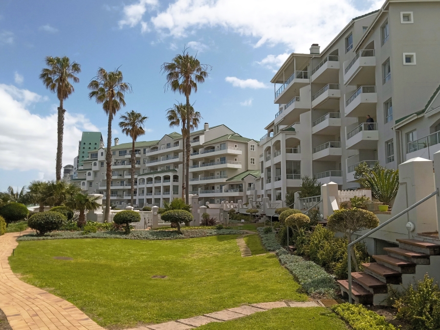 To Let 4 Bedroom Property for Rent in Greenways Golf Estate Western Cape